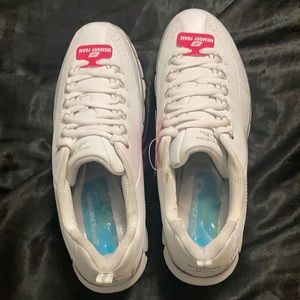 COPY - Woman White Skecher Memory Foam Size 10